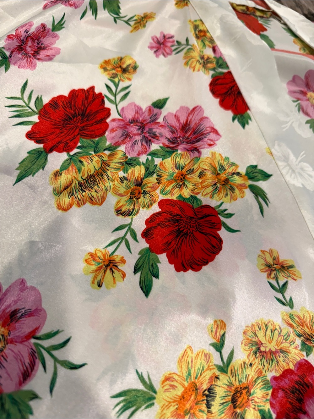 Victoria's Secret Gold Label- Cream Floral Satin Kimono - Picture 15 of 15